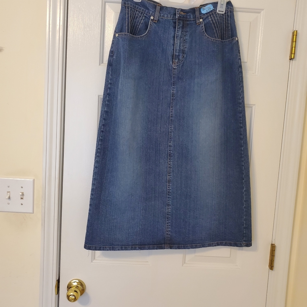 Sharon Anthony Denim midi skirt. Size 8P